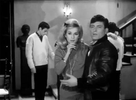 Kostas Voutsas et Aliki Vouyouklaki, dans "La menteuse" (Η ψεύτρα, 1963).