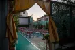 La salle de projection du Palace, cinéma en plein air, à Athènes, en août 2020. ANGELOS TZORTZINIS / AFP