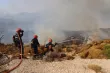 Les pompiers interviennent sur un incendie de forêt sur l'île de Chios, en Grèce, le 13 août 2025. KONSTANTINOS ANAGNOSTOU / REUTERS