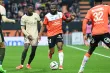 Gédéon Kalulu (balle au pied) au duel avec Nuno Mendes, le 24 avril 2024. (F. Faugère/L'Équipe)