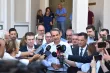 Le premier ministre grec, Kyriakos Mitsotakis, à la suite d’une visite à des membres blessés du parti conservateur au pouvoir, dans un hôpital de la ville portuaire de Thessalonique (Grèce), le 1ᵉʳ juillet 2026. GIANNIS PAPANIKOS/AP