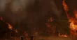 Des pompiers combattent le feu à Loumpa, dans la région grecque de l'Attique, le 3 août 2026.