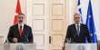 Le ministre grec des affaires étrangères, Giorgos Gerapetritis (à droite), et son homologue turc, Hakan Fidan, à Athènes, le 8 novembre 2024.