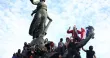 À cette situation budgétaire catastrophique s'ajoute un contexte social éruptif, marqué notamment par la mobilisation des lycéens. Abdul Saboor / REUTERS