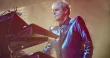 Nick Rodhes, claviériste et cofondateur du groupe Duran Duran, a « remarqué un nombre inhabituel de jeunes âgés d'environ vingt ans au premier rang » des concerts du groupe ces dernières années. « Ce grand changement est arrivé grâce au streaming et à YouTube, qui ont démocratisé la musique », dit-il au Figaro. GavinElder