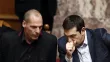 Le ministre des finances et le premier ministre grecs. Crédits photo : ALKIS KONSTANTINIDIS/REUTERS


