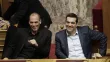 Le ministre des Finances Yanis Varoufakis et le premier ministre Alexis Tsipras, mercredi, au parlement grec. Crédits photo : Petros Giannakouris/AP


