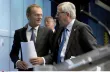Jean-Claude Juncker, le Président de la Commission européenne à droite and Donald Tusk le président du Conseil européen à Bruxelles lundi. - Virginia Mayo/AP/SIPA


