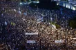 Environ 13?000 manifestants en faveur du non au référendum ont défilé devant le parlement grec à Athènes lundi. Image: AFP


