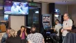 Au Café Exodos, à Berlin, le patron Nikos Lampadaviou regarde à la télévision Yanis Varoufakis, alors ministre des Finances grec.


