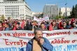 Les membres d'une union syndicale protestent à l'extérieur du Parlement grec d'Athènes, pour la première grève générale nationale depuis le nouveau gouvernement. Image: Petros Giannakouris


