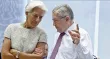 Le patron du fonds de soutien de la zone euro (MES) Klaus Reglin avec la directrice générale du FMI Christine Lagarde. - Michel Euler / AP / SIPA


