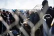 Le passage de Grèce en Macédoine se fait de plus en plus difficilement pour les migrants. Image: AFP


