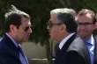 Le dirigeant chypriote-turc Mustafa Akinci (à droite) et le président de la République de Chypre Nicos Anastasiades (chypriote-grec, à gauche) lors d'une journée de pourparlers. (14 septembre 2016) Image: Keystone


