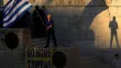 Un homme manifeste contre le gouvernement d'Alexis Tsipras, le 15 juin 2016 à Athènes.


