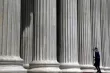 Les trois plans d'aide consécutifs accordés à la Grèce depuis 2010 par l'Union européenne et le Fonds monétaire international, en échange de réformes, n'ont toujours pas remis le pays sur les rails de la croissance.


