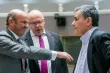 Le ministre des finances espagnol Luis de Guindos, à gauche, le ministre des finances allemand Peter Altmaier, au centre, et le ministre des finances grec, Euclide Tsakalotos, lors d'une réunion de l'Eurogroupe le 22 janvier à Bruxelles.


