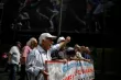 Des retraités grecs manifestent contre la réforme des pensions, à Athènes, le 15 mai.


