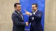 Le Premier ministre macédonien Zoran Zaev (g) et son homologue grec Alexis Tsipras à Sofia, le 17 mai 2018


