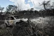 Restes d'une voiture calcinée à Mati en Grèce, le 27 juillet 2018


