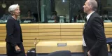 La Commission, le FMI et la BCE avaient donné au Premier ministre grec, Alexis Tsipras, jusqu'au milieu de la matinée pour leur transmettre un projet de réformes crédible, précisant qu'en l'absence de propositions, ils soumettraient leur propre texte à l'Eurogroupe. Mais Athènes a laissé cet ultimatum expirer en expliquant s'en tenir aux propositions présentées lundi et modifiées à la marge depuis. (Crédits : Reuters)


