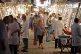 Au marché central d'Athènes, ce mardi: une vie quotidienne qui ressemble à un parcours d'obstacles.


