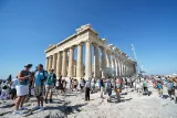 Dans la nuit de vendredi à samedi, le Parlement grec a donné son feu vert au gouvernement de gauche radicale d'Alexis Tsipras pour négocier ce nouveau plan. - AFP


