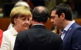 Angela Merke, François Hollande de dos et Alexis Tsipras ce dimanche 12 juillet - AFP PHOTO / JOHN MACDOUGALL


