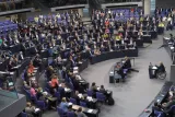 La chambre basse du Parlement allemand a accepté le troisième plan d'aide. Image: Keystone


