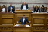 L'équipe gouvernementale a obtenu dans la nuit de mercredi à jeudi la confiance de 155 députés sur 300. Image: Keystone



