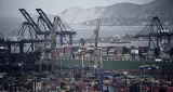 2016 devrait voir l'épilogue de la vente du port du Pirée au groupe chinois Cosco. - AFP



