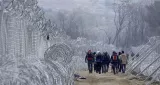 Des réfugiés et des migrants entrant en Macédoine après avoir transité par la Grèce - Boris Grdanoski/AP/SIPA


