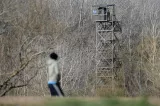 Surveillance militaire grecque à la frontière greco-turque, près du fleuve Evros, point de passage de nombreux migrants, en mars.


