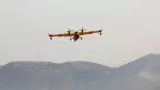 Les canadairs français viennent en aide aux Grecs sur le front des incendies qui se poursuivent ce mercredi 11 août. LOUIZA VRADI / REUTERS


