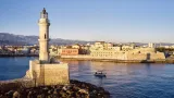 Le phare du vieux port de la Canée, en Crète. LAURENT FABRE / Le Figaro Magazine


