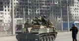 Des troupes russes à Marioupol, jeudi.


