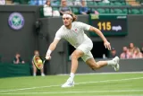 Stefanos Tsitsipas a pourtant été double breaké en début de match. (P. van Den Berg/Presse Sports)


