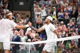 La poignée de main entre les deux joueurs n'était que de façade tant leur opposition sur le court a été tendue. (P. Lahalle/L'Équipe)


