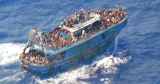Image prise par les garde-côtes grecs du bateau qui a fait naufrage au large du Péloponnèse, en Grèce. (Photo by HELLENIC COASTGUARD / AFP)


