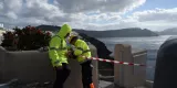 La protection civile grecque a déclaré l’île touristique en état d’urgence jusqu’au 3 mars pour gérer les conséquences des secousses telluriques des derniers jours. Plus de 11 000 habitants et travailleurs saisonniers l’ont quittée depuis dimanche.