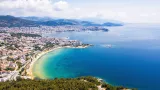 La disparition de la Britannique sur une plage de Kavala est d'autant plus troublante que ses effets personnels ont été retrouvés abandonnés près du transat où elle se trouvait avec son mari.