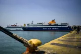 Des ferries à quai au port du Pirée, près d'Athènes, le 8 août 2025  -  Aris MESSINIS - Le Pirée (AFP)