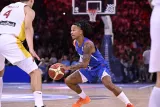 Matthew Strazel face à l'Espagne à Bercy. (S. Mantey/L'Équipe)