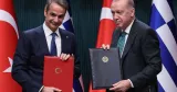 Le président turc, Recep Tayyip Erdogan (à droite), et le Premier ministre grec, Kyriakos Mitsotakis, posent à l'issue de leur rencontre à Ankara, capitale de la Turquie, le 11 février 2026.