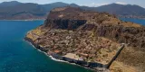 Vue aérienne de la ville fortifiée de Monemvasia, en Laconie (Grèce), le 10 août 2020. ATHANASIOS GIOUMPASIS/GETTY IMAGES