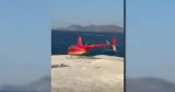 Un hélicoptère de tourisme posé sur les célèbres rochers de Sarakiniko, sur l'île de Milos, dans une vidéo diffusée par les médias grecs.