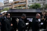 Lors des funérailles du chanteur Giorgos Mazonakis, à Nikaia (Grèce), près d’Athènes, le 14 septembre 2026. ANGELOS TZORTZINIS/AFP
