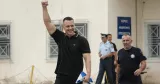 Ilias Kasidiaris, ancien député et porte-parole du parti néonazi Aube dorée, à sa sortie de la prison de Domokos, en Grèce, le 15 septembre 2026.