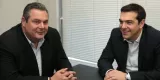 Panos Kammenos, président du parti des Grecs indépendants (à gauche) et Alexis Tsipras (à droite), leader du parti de la gauche radicale grecque Syriza, à Athènes, le 26 janvier. | AFP/LEFTERIS PITARAKIS


