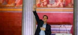 A 40 ans, Alexis Tsipras, président de Syriza depuis 2008 et vice-président de la Gauche européenne depuis 2010, est le plus jeune Premier ministre depuis 150 ans en Grèce.



